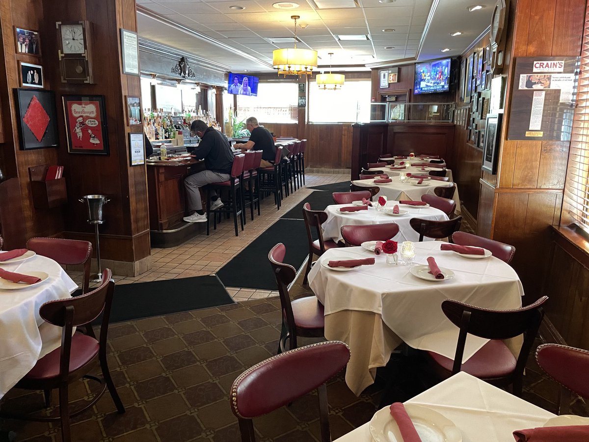 Gene & Georgetti at 12 noon Monday. C’mon Chicago, get your asses in here. The food’s still fantastic.