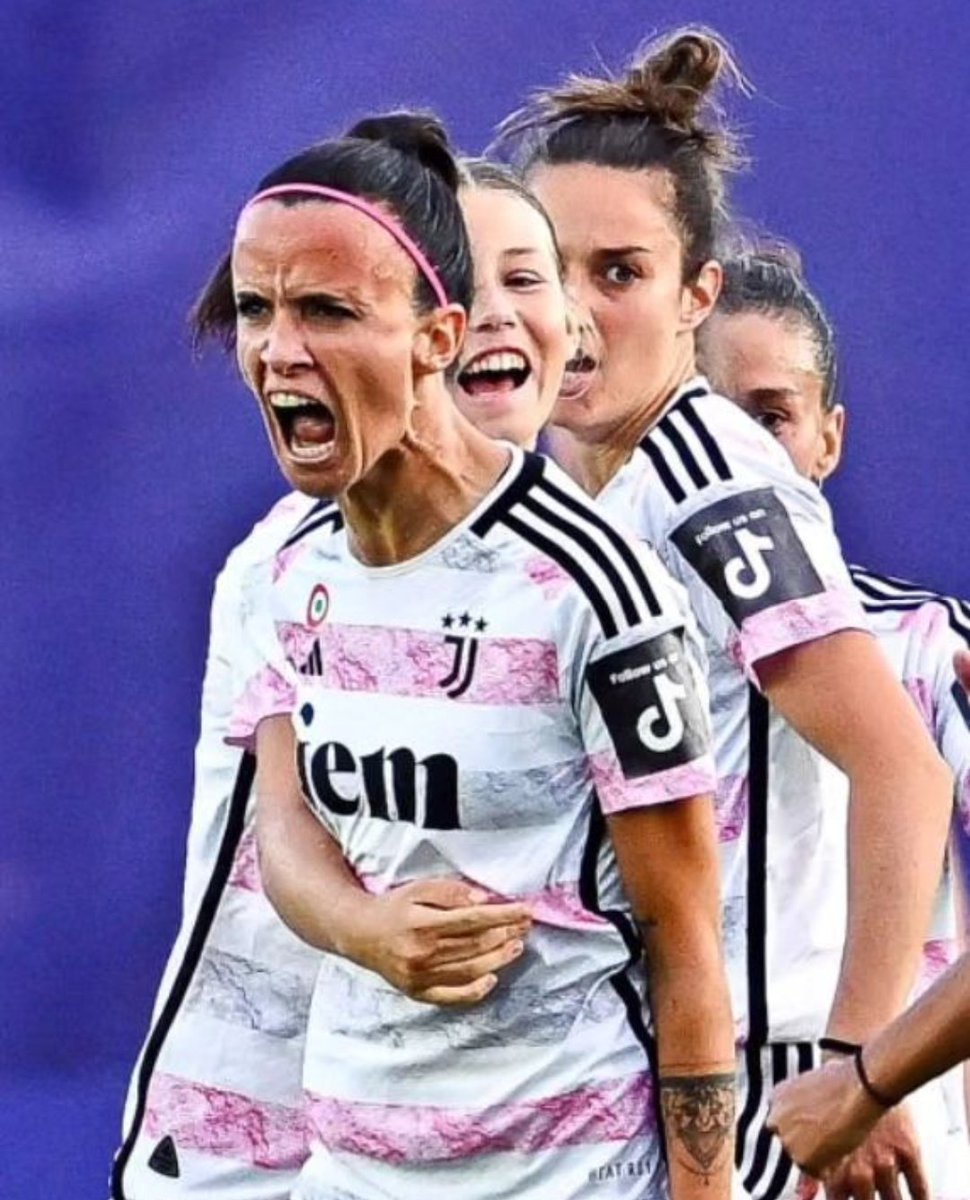Sempre un piacere vincere a Firenze! 👊
0-2 della #JuventusWomen in terra viola con reti di #Cantore e #Bonansea! Un parziale di 6-0 nelle ultime due sfide, che acuisce il rammarico per l'eliminazione in Coppa Italia.
Ah: riaprite l'account delle ragazze! #FiorentinaJuve