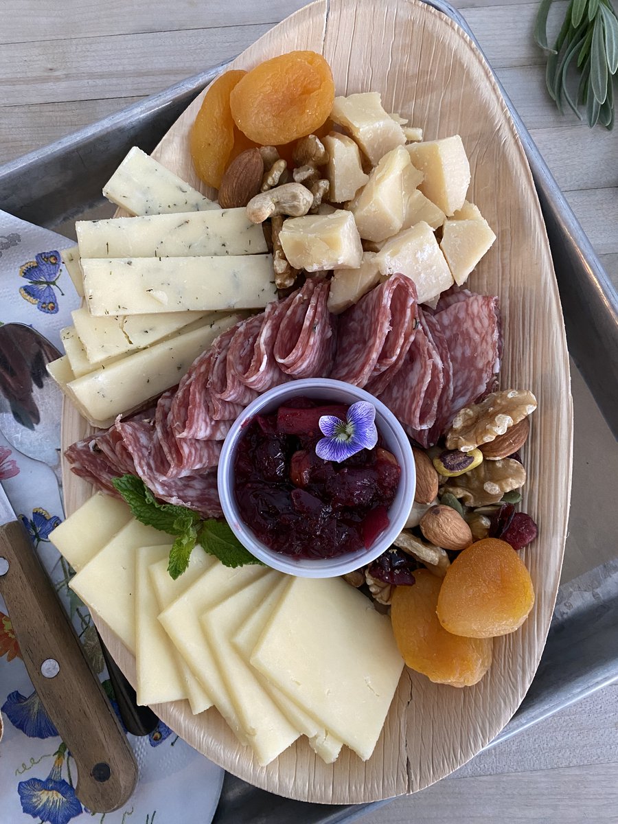 JonesFamilyFarm's tweet image. Mothers Day?  We have it covered!  Details: jonesfamilyfarms.com/mothers-day-we…