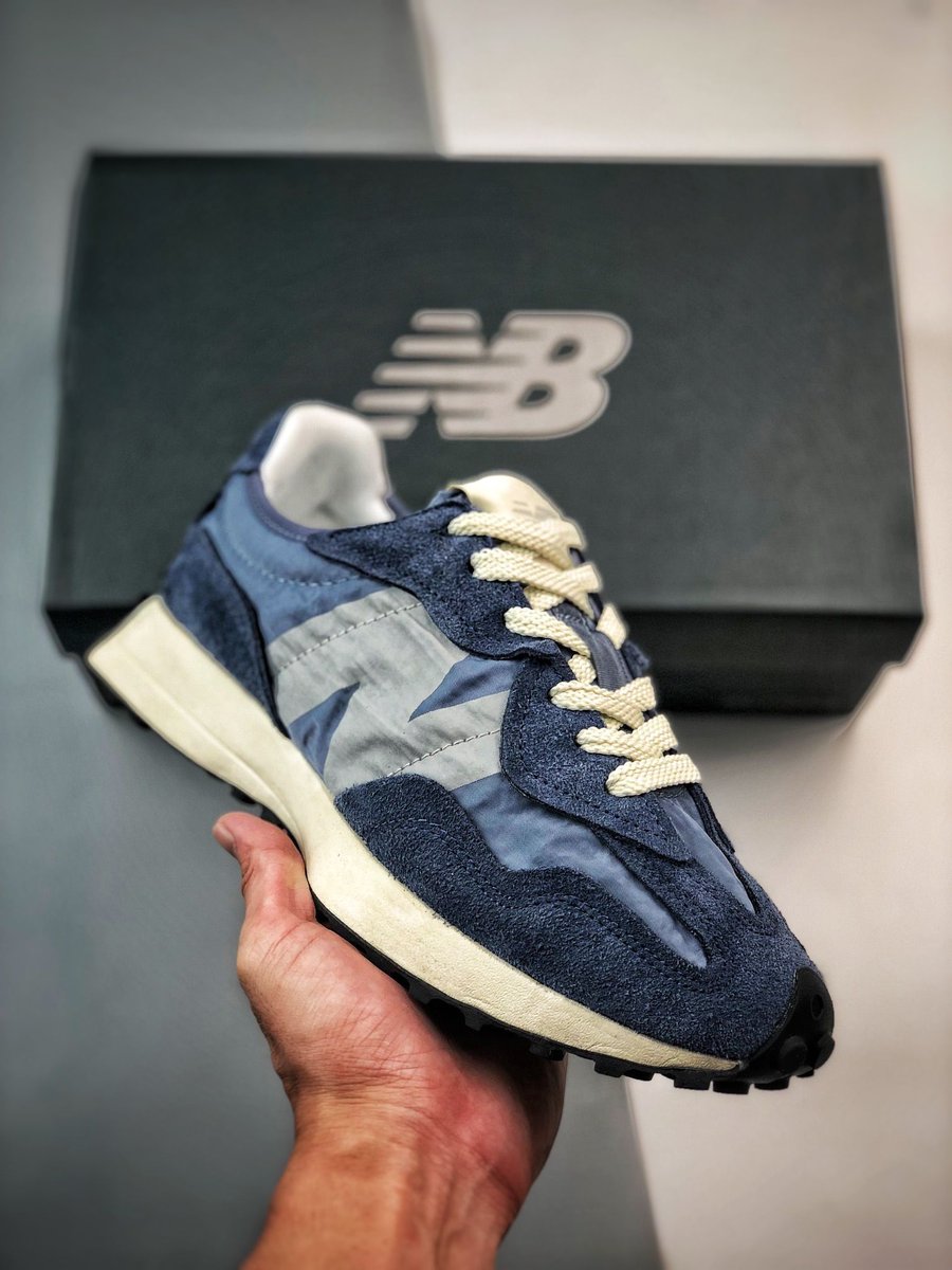 Ad: Shedding new light on the ‘70s as a time of innovation. Available via CNCPTS
New Balance 327 'Vintage Indigo'
$110 + Shipping

>> bit.ly/3JcrNcI
