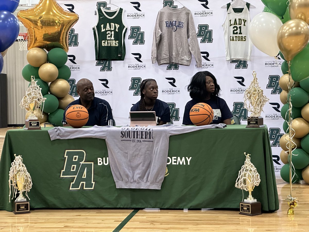 Bulloch Academy Lady Gator ⁦@AshantayNoble⁩ signed with ⁦@GSAthletics_WBB⁩ today! Congratulations