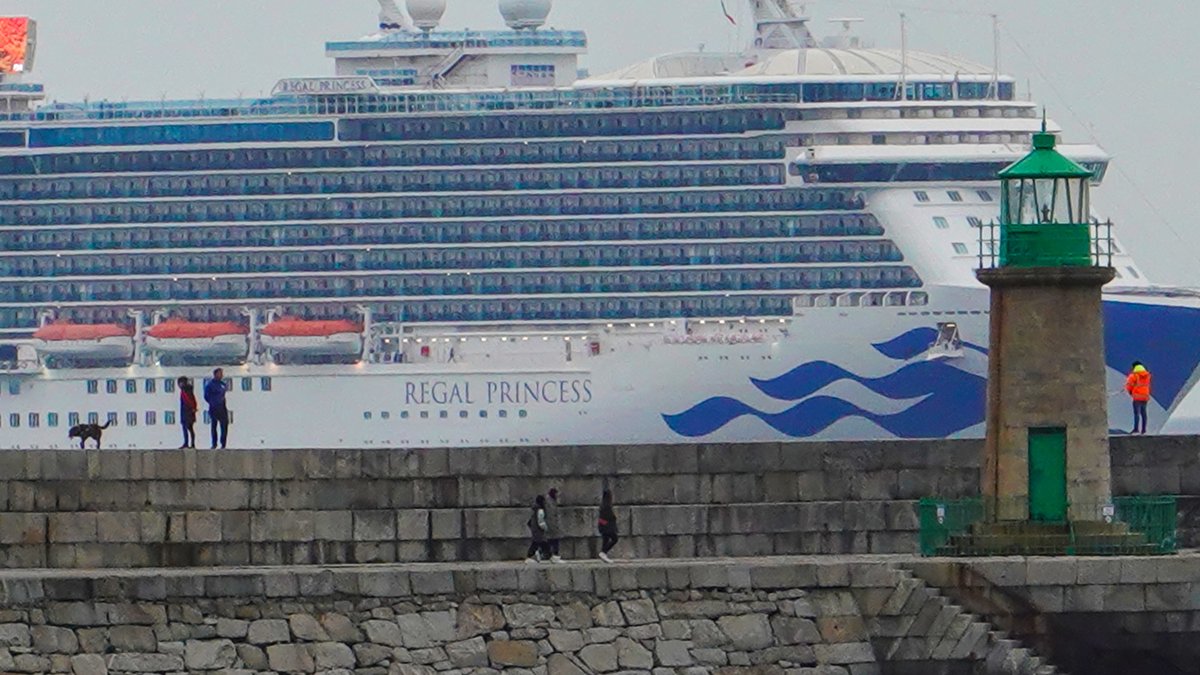 Dun Laoghaire, Co. Dublin 6 May 2024

Oh nooo! Not again!
Enough of this polluted ship!

Those monsters never took their engines off by the way!
All that smoke on our bay and town!
Thank you!

#dublin #regalprincess #cruiseships #dunlaoghaire #environment #heritage