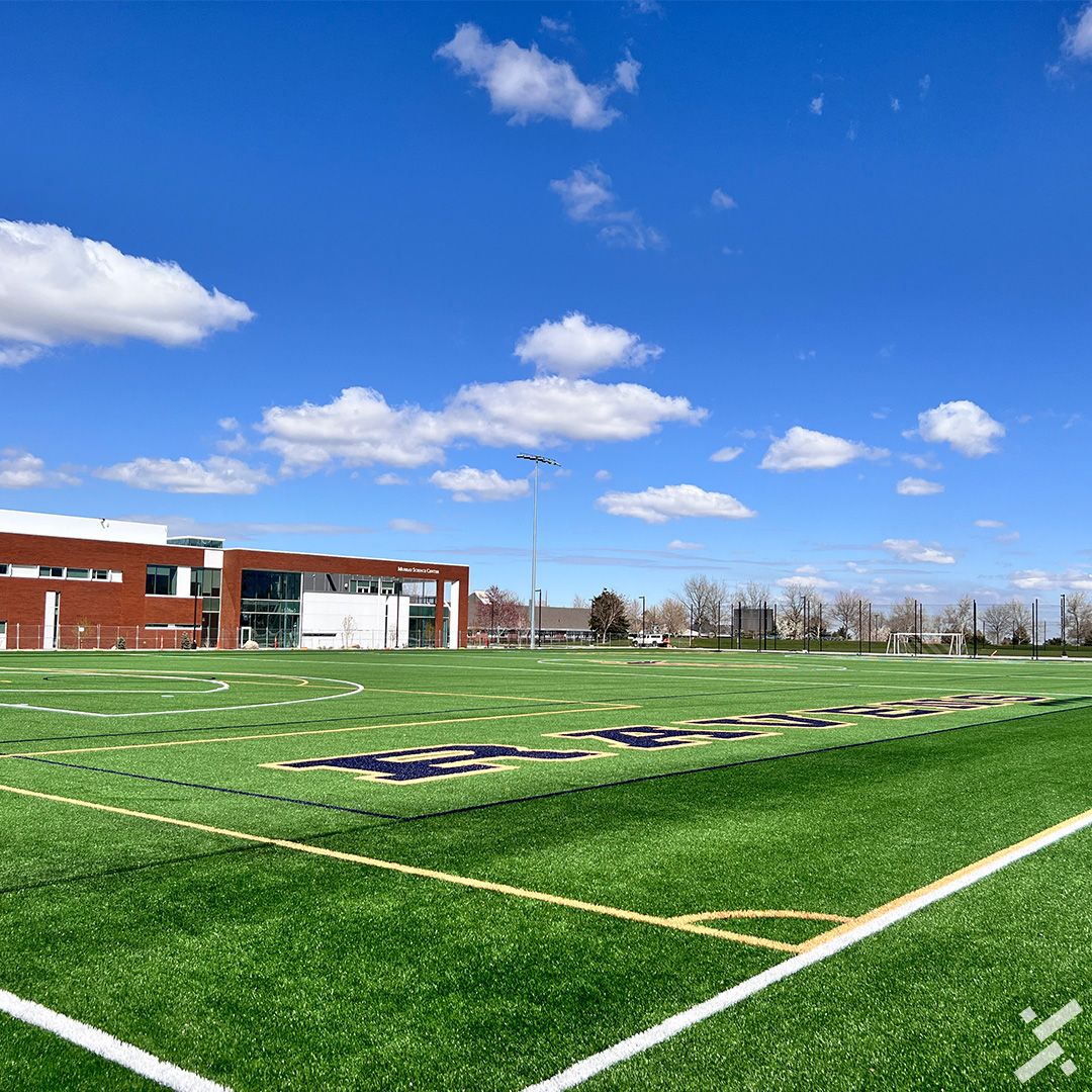 This new field had to step up its game to match the incredible views of the Wasatch Mountains ⛰️ in Sandy, Utah. @FieldTurf is proud to have been trusted with Waterford School's first synthetic turf field, marking a major evolution for its athletic facilities. A once-vacant…