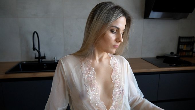 Let's vote more actively for my video!😘 https://t.co/qV1B6I9e7z<a href="/tag/mvsales"class="tags"><span>#mvsales</span></a>