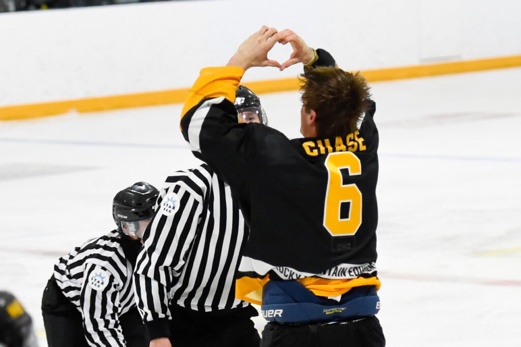 It's a Directwest commitment! Congratulations to Luke Chase of the Nipawin Hawks for this commitment to Arizona State University, ACHA! Details - sjhl.ca/hawks-chase-to… Release and image courtesy Nipawin Hawks.
