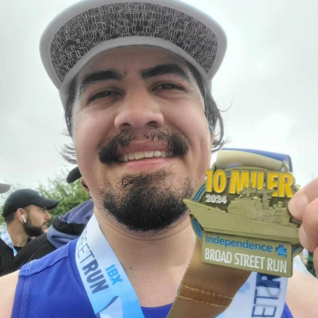 FPRUNNERS's tweet photo. #medalmonday another strong weekend for our runners.   From Long Island to the city of brotherly love.   Way to go runners #ibx10 #ibxbsr24  #longislandmarathon https://t.co/6bkUaIhEoC