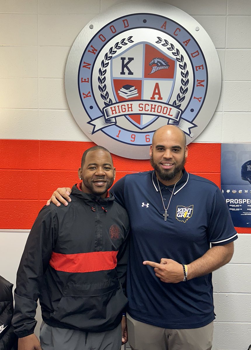Appreciate you stopping by to see the guys today coach, as well as educating them on the recruiting process! Always welcome at 5015! @Coach_CJRobbins #WIT 🔴🔵