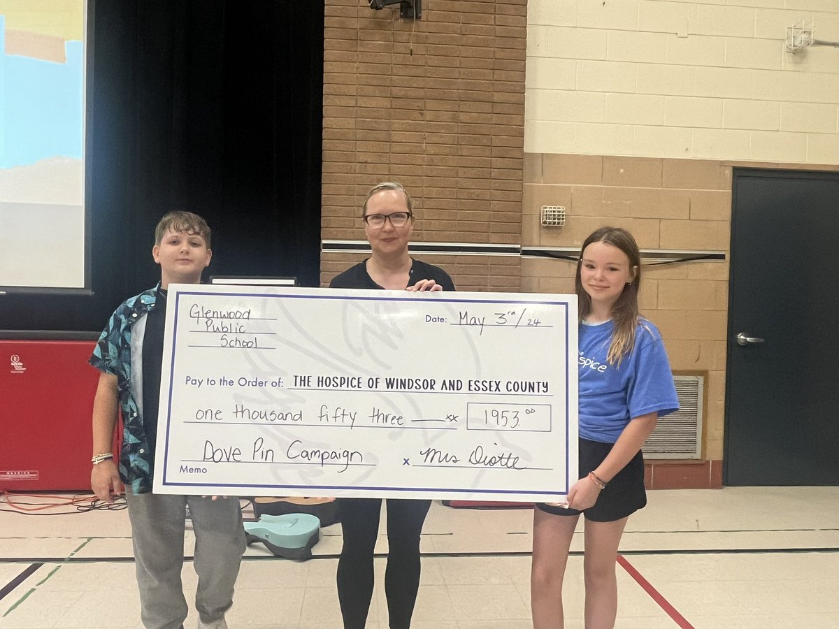 Last week these #caring @GlenwoodGriffin students presented their donation to @HospiceWindsor! This was the #action piece of their Exhibition project! AMAZING efforts! 🩵🩵🩵 @teach_terri @gecdsbpro #agency #IBPYPX2024