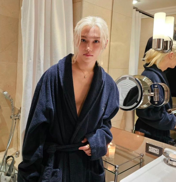 AboutMusicYT's tweet photo. Stray Kids' Felix is getting ready for the Met Gala in new photos. https://t.co/pffcN9BHGT