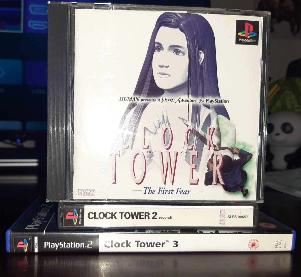 ✂️#ClockTower trilogy✂️
I'm so happy for finally collecting this #SurvivalHorror piece of history!

Since the first title was released on Japan only,the sequel was named simply CT on West while the spin off Ghost Head as the 2nd chapter
#HorrorGames #RetroGames #クロックタワー