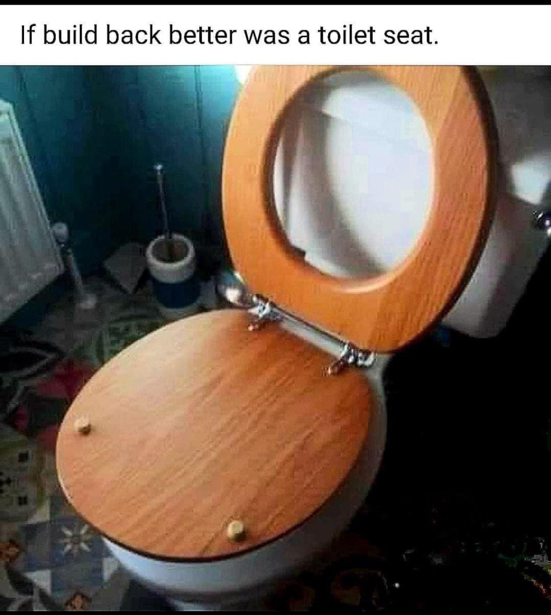 Hey, someone fitted this toilet seat in the dark, with both eyes closed and with extremely dark sunglasses 🤣🤣🤣