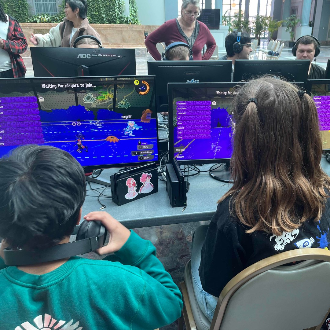 Showdown this Saturday, May 11! CPL and the Chicago Teen Gamer's Guild will run a #MarioKart 8 Deluxe tournament. Plus, SquidWest will be hosting, a #Splatoon 3 meetup. Semi-finalists will get a chance to play on the Auditorium stage! Learn more: bit.ly/guss3