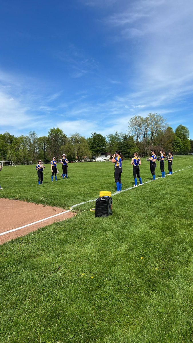 alden_softball's tweet photo. Game Day- Iroquois in Bulldog territory https://t.co/O3xuckJaO2