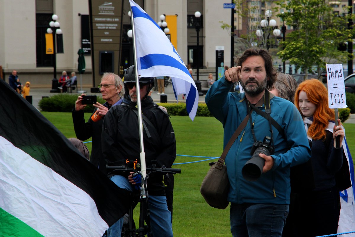 Palestine allies have a target on their back. Charles Bodi and the Blood-Redhead, downtown at the Free Palestine rally hanging with fellow Genocide fans. Why the over-compensating camera lens, Charles? 🍄 #FreePalestine #HumanRights #yyjpoli #bcpoli #yyj #FundamentalFreedoms