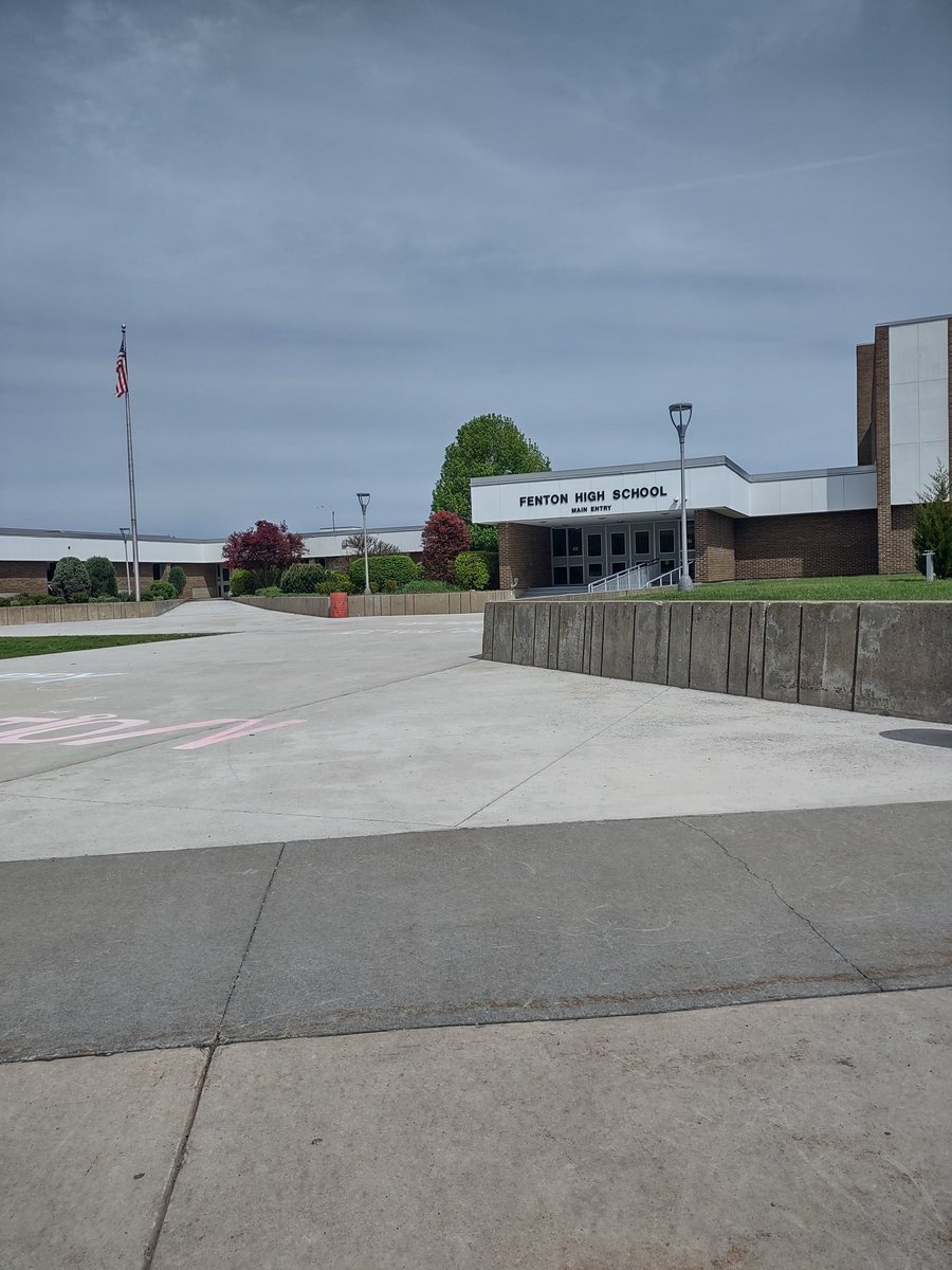 Had a great visit this morning at Fenton High School. Thank you to everyone their for your awesome hospitality. #GoGreen #LetsRide #RecruitingMichigan