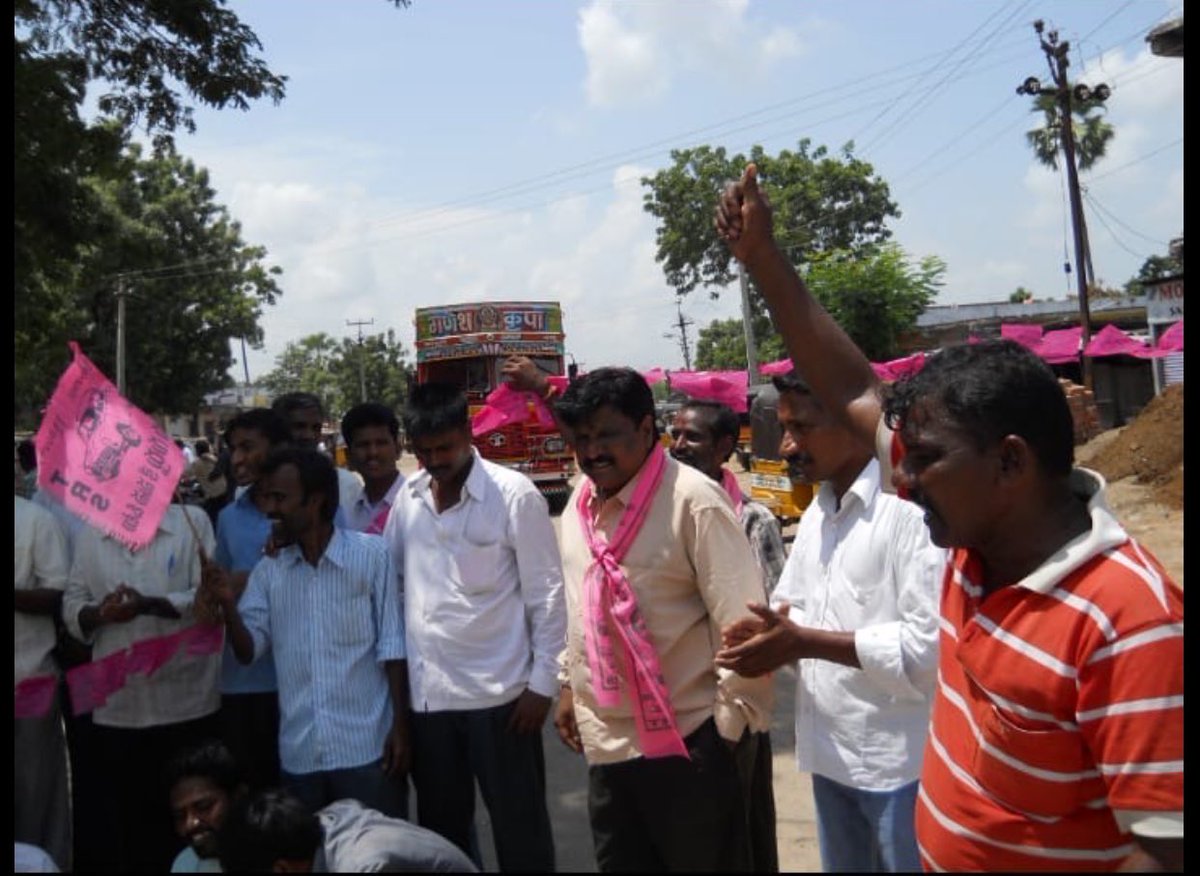 Telangana udhyamakarudu  mana @sudheerkumarbrs Anna agitation time pics ivi :) !! 
More than 2 decades mana KCR garitho travel chesindu !! Elagaina gelpichkundham esari warangal kelli !! 😊 
@KTRBRS