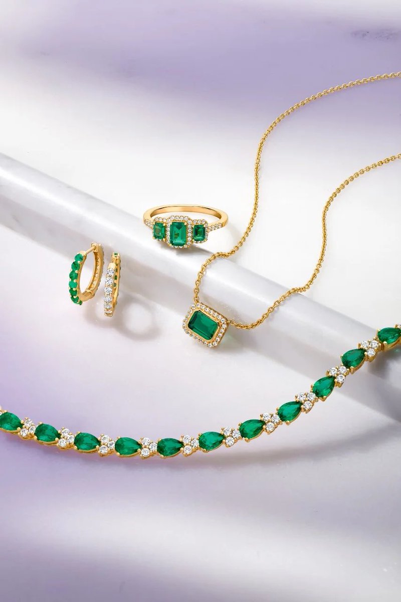 May's brilliant birthstone symbolizes loyalty, faithfulness and love.
.
#ZalesEmployee #Emerald #Birthstones