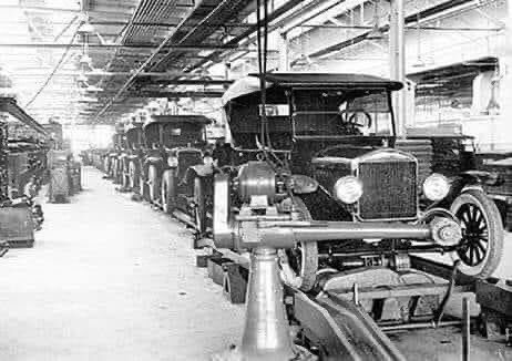 *Almanlar otomobil yaparken biz şapkayla uğraşıyorduk' diyen fesli soytarı taklitçilerine kapak. Öncelikle Mercedes fabrikası 1926 da kurulmadı. Kurucusu aynı zamanda otomobil patentini alan kişi Karl Benz tarafından 1883 te kurulan ve Benz Cie olan fabrikanın adı Mercedes…