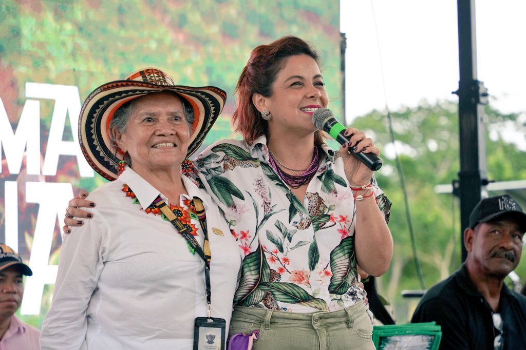 Acompañamos la histórica entrega de 6.000 hectáreas de tierra. Un homenaje a las vidas campesinas, a los compañeros y compañeras asesinadas, desaparecidas y exiliadas en la lucha por recuperar la tierral pal que la trabaja ¡El gobierno del cambio cumpliendo el mandato popular!