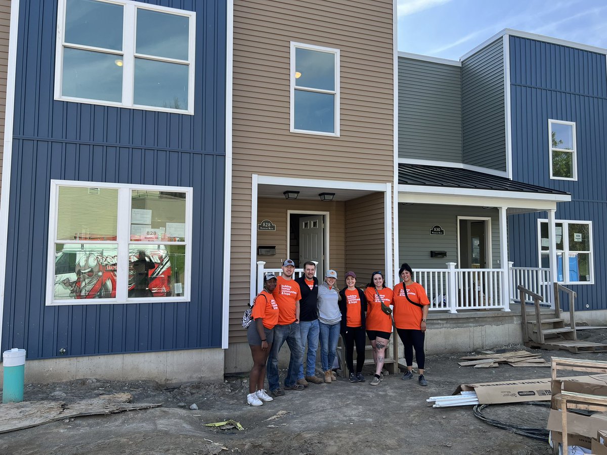 This past Friday, our Property Manager had the privilege of volunteering at @habitatforhumanity with some of her fellow co-workers at UGOC! 🏡🧽👷🏽‍♀️
It was an amazing experience, and we highly recommend anyone looking for volunteer work to sign up! 
#habitatforhumanity #volunteer