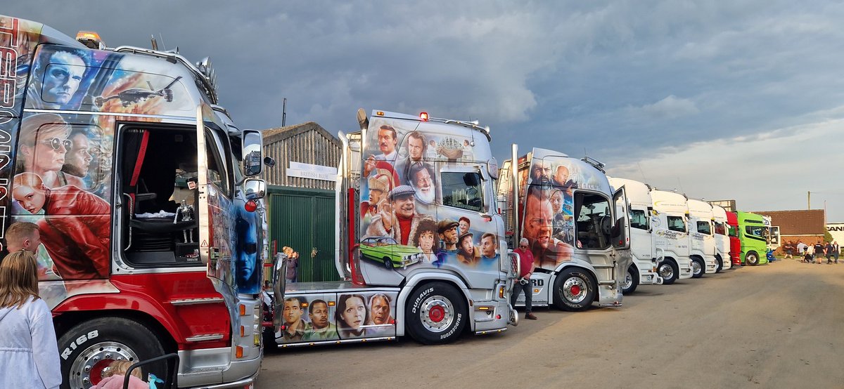 Policing the #truckfest in #Lincoln great atmosphere lots of public engagement, many wanting photos & the traditional 'CAN I WEAR YOUR HAT' lots of music & entertainment & amazing #artwork #trucks #trucker