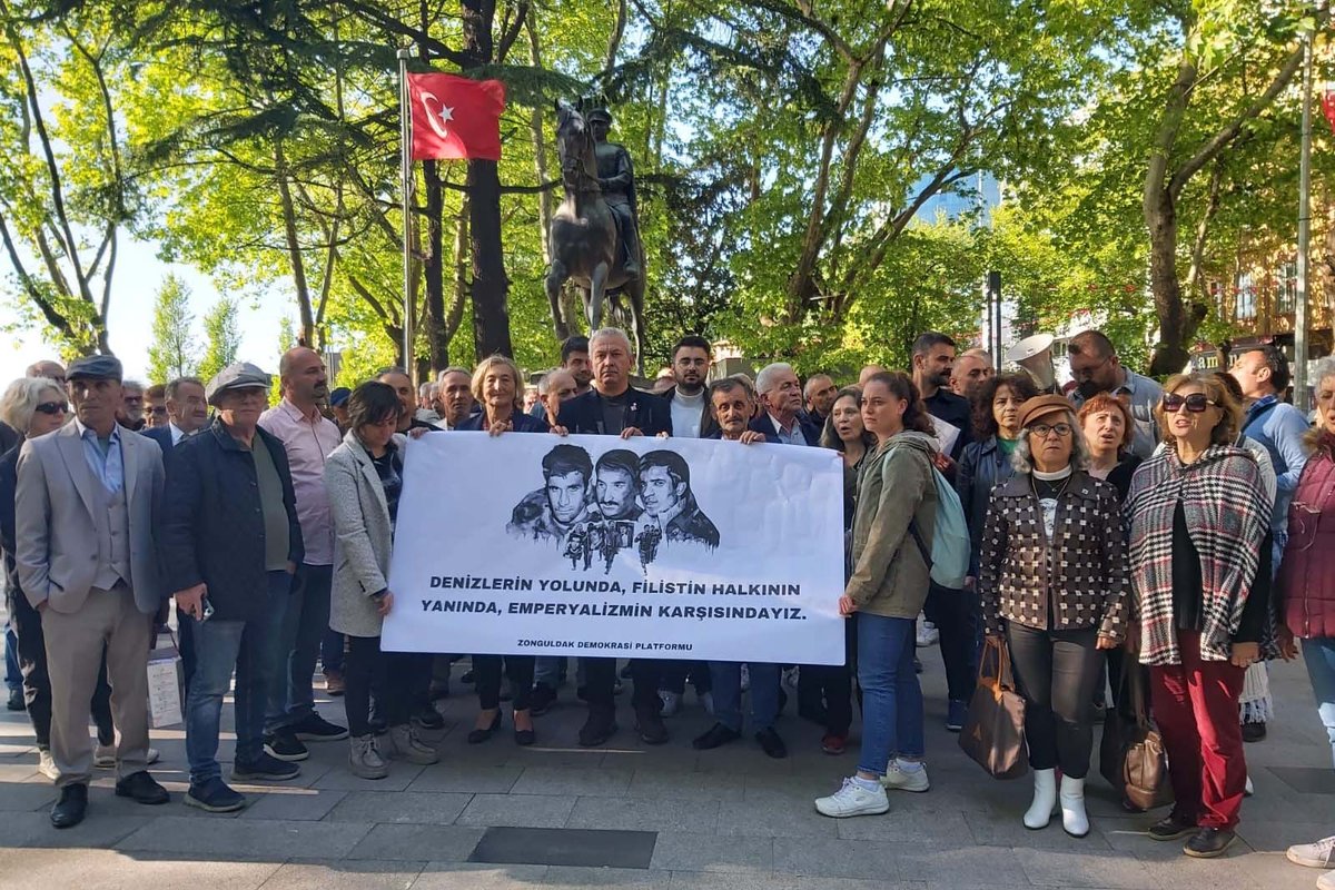 Zonguldak Demokrasi Platformu, Deniz Gezmiş, Yusuf Aslan ve Hüseyin İnan'ı idam edilişlerinin 52.yılında andı. Anmada; 'Denizlerin yolunda Filistin halkının yanındayız' denildi evrn.sl/350uhl?a=03f