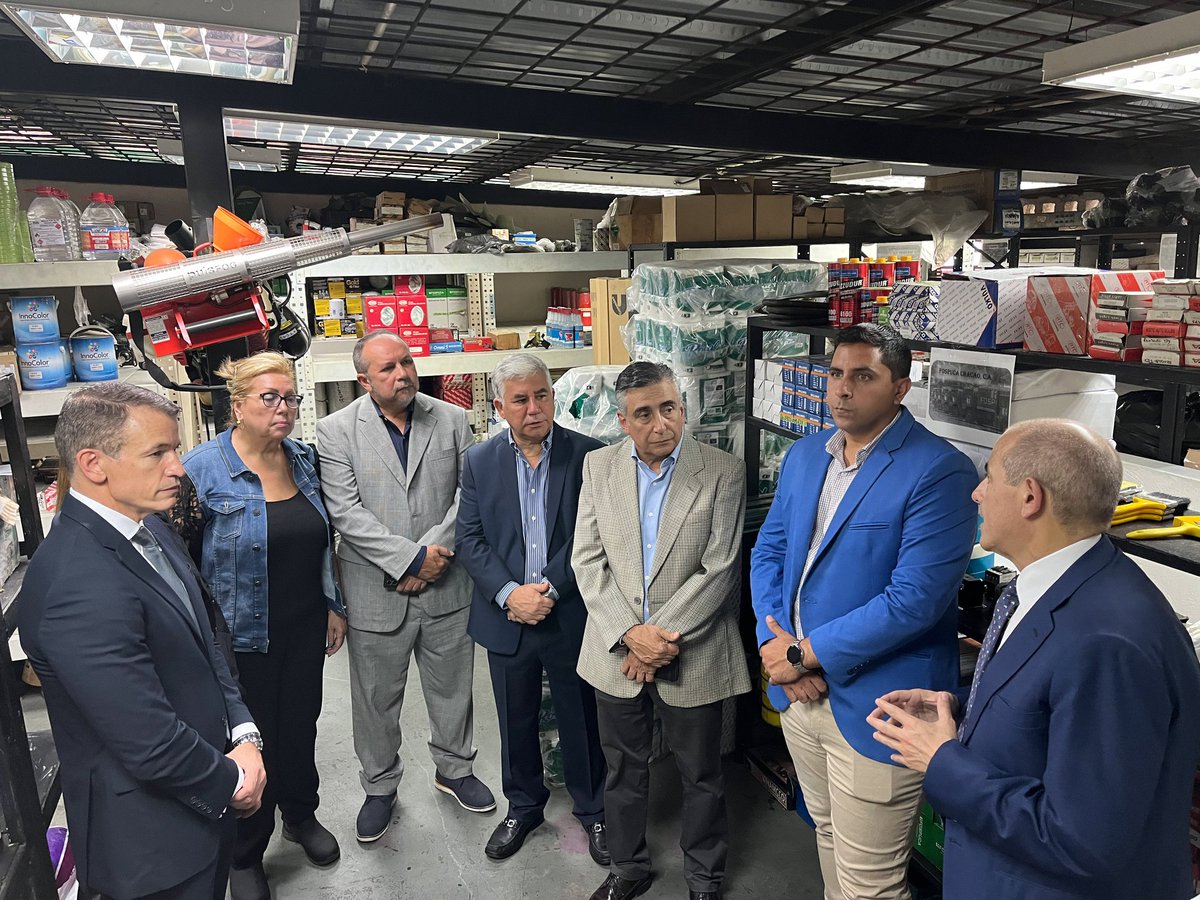 El presidente de <a href="/fospuca/">Fospuca</a>, José Simón Elarba, dirige la visita del Comité Ejecutivo de Consecomercio encabezada por su presidente Gustavo Valecillos. Acompañados por el coord. regional José Gregorio Rodríguez, la dir. ejecutiva Josefina Salvatierra y el tesorero Guido Vitale.
