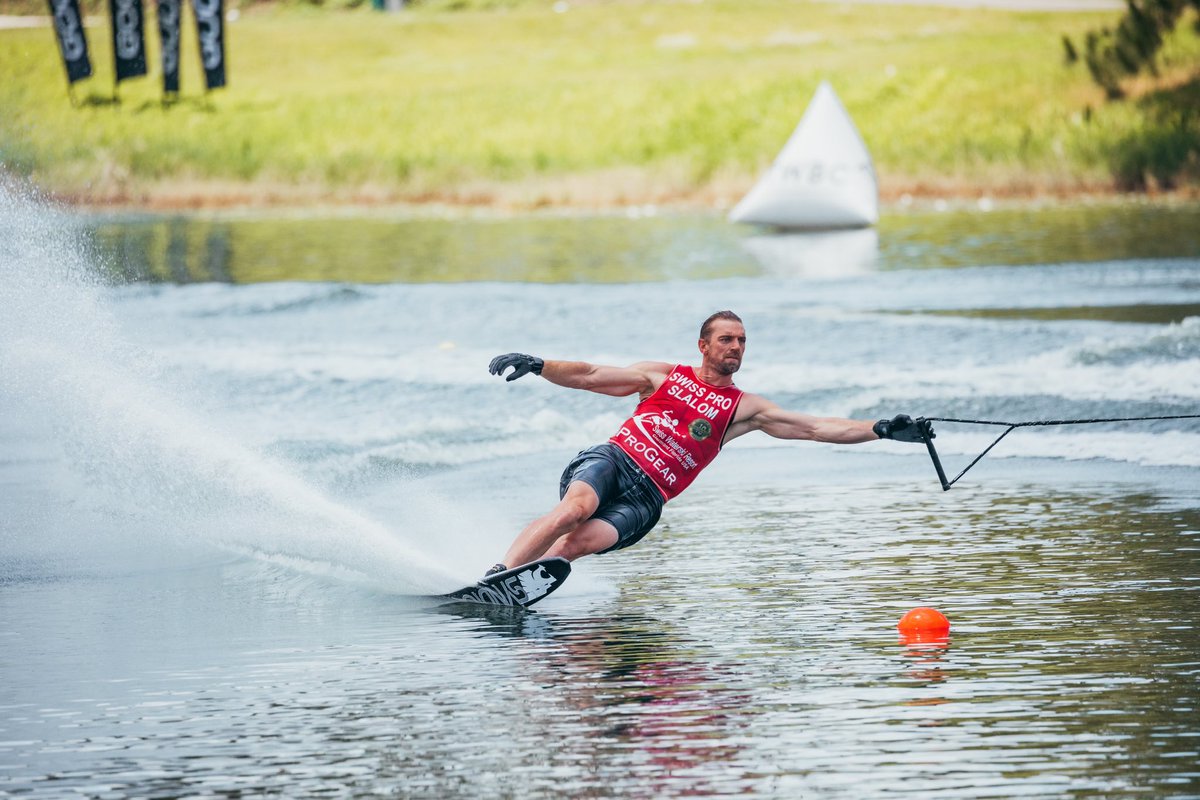 British skiers took at three podium spots in men’s slalom at the Swiss Pro Slalom yesterday in Florida!

🥇Will Asher
🥈Rob Hazelwood
🥉Joel Poland

Read more about the event here: bwsw.org.uk/news/gb-waters…

📷: Tiare Miranda