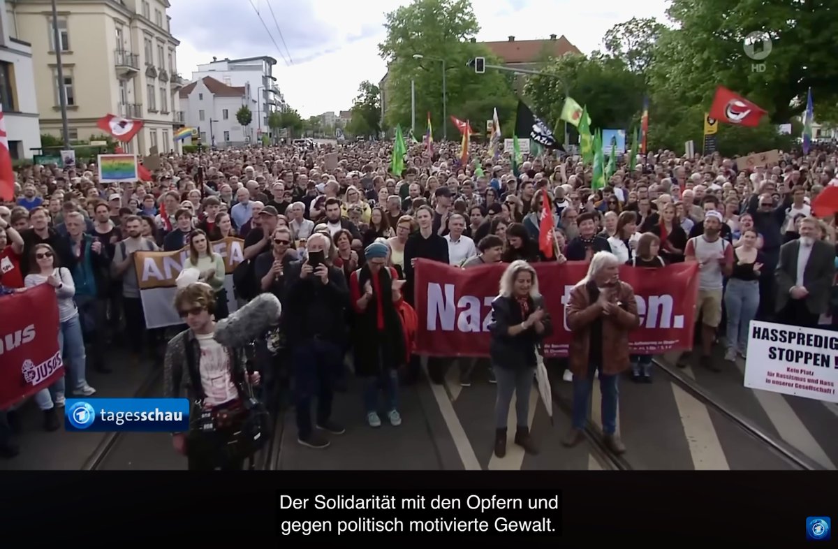 Gemeinsam mit #Antifa-Terroristen gegen Gewalt demonstrieren…
Das muss man erstmal können 👍😂
Immer wieder faszinierend diese Gutmenschen
und ihre gestörte Wahrnehmung der Realität!