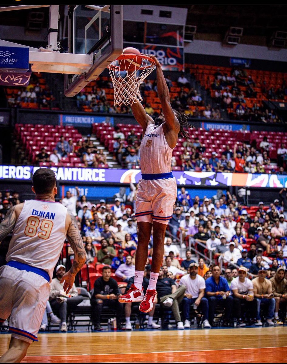 Insólito!
Luego de tener su mejor partido en el @bsnpr el equipo de @CangrejerosB Miguel Simón es cambiado por Jared Sulinger que viene de jugar en China.
Las cosas del negocio, las cosas del baloncesto.
Gran trabajo “Muñeco” ojalá algún otro equipo de PR pueda firmarte.