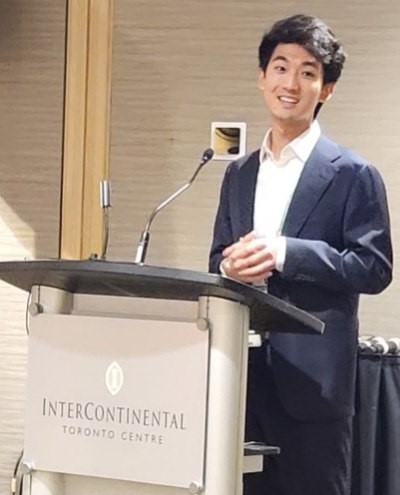 Congratulations to Caleb Shi for his outstanding presentation at the #SPR Regional Showcase Reception, representing @SouthernSPR ! 🎉 His research investigates the sex-specific differences in metabolic processes in neonates with cyanotic CHDs. #PAS2024 #PASMeeting