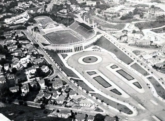 @josiasteofilo Algumas obras foram realizadas, como o Estádio do Pacaembu. É notável como ela se assenta sobre o terreno natural, aproveitando a topografia.