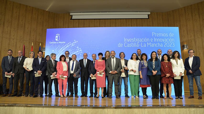 Julian Garde (@gardejulian) on Twitter photo La investigación es la dignidad
y el alma de la <a href="/uclm_es/">Universidad de Castilla-La Mancha</a>, el principio que impide que nuestra institución sea un simple mecanismo transmisor de conocimientos, y las personas premiadas, sois su corazón.
Enhorabuena a premiados. Muy orgulloso de vosotros
uclm.es/noticias/notic… La investigación es la dignidad
y el alma de la <a href="/uclm_es/">Universidad de Castilla-La Mancha</a>, el principio que impide que nuestra institución sea un simple mecanismo transmisor de conocimientos, y las personas premiadas, sois su corazón.
Enhorabuena a premiados. Muy orgulloso de vosotros
uclm.es/noticias/notic…