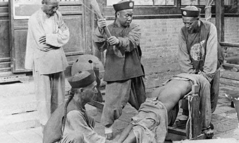 China, punishment of a criminal, 1900.

#HistoricalChina #1900s #CriminalJustice #ChineseHistory #PunishmentHistory