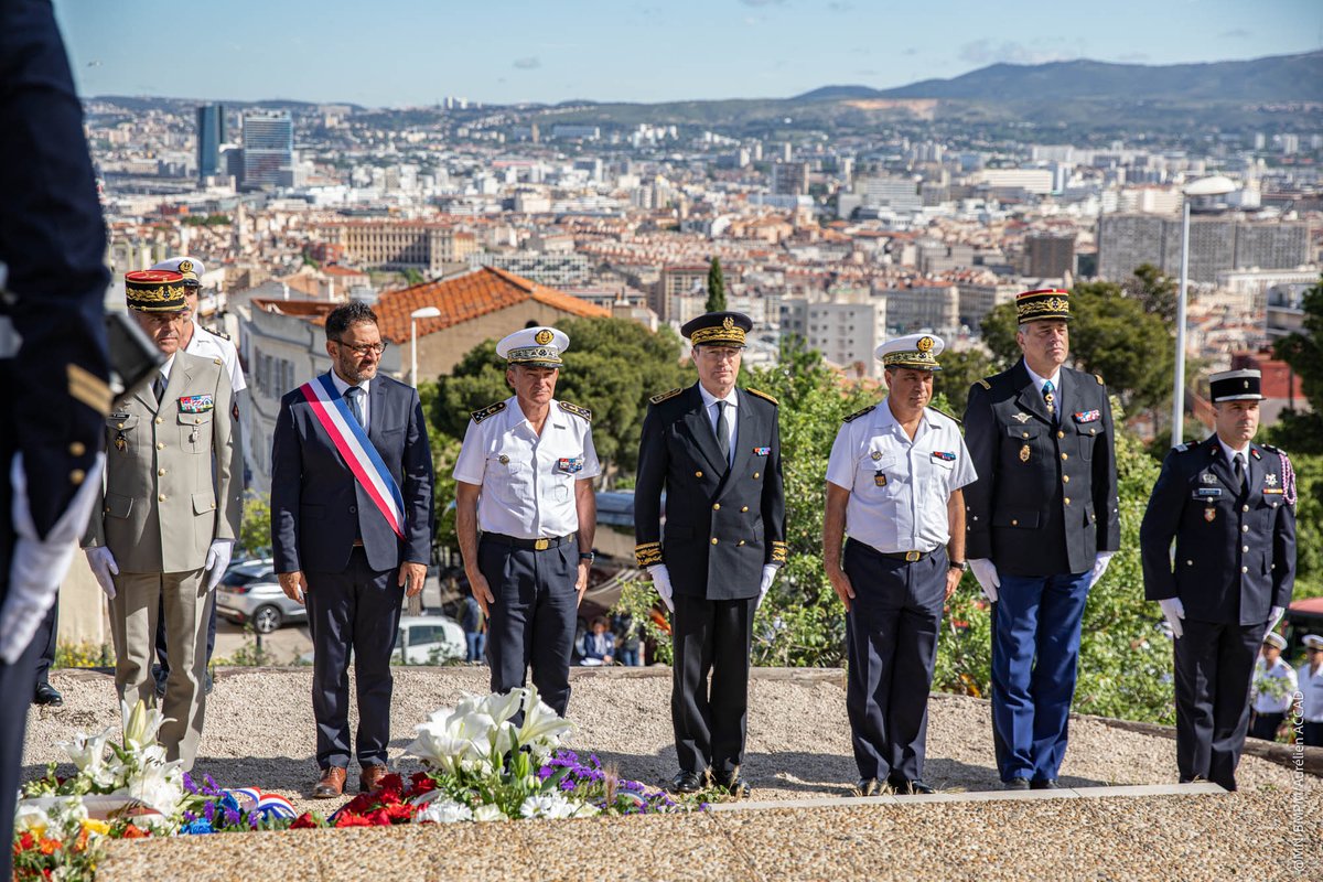 #Cérémonie
Vendredi 03/05 s'est tenue la cérémonie d'hommage aux #marinspompiers victimes du devoir en présence de nombreuses autorités civiles et militaires ⚓