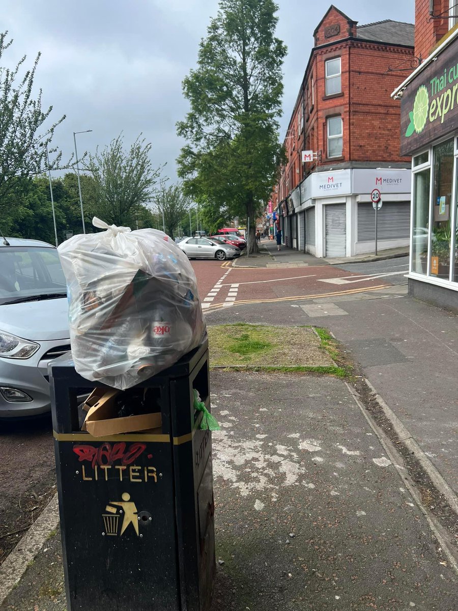 Sally was a one woman machine around Aigburth Vale today 

Get on the size of that bag of litter 💪🏻

#pennylanewombles #litterpicking #sustainable #gogreen #savetheplanet #beatles #pennylane #thebeatles #liverpool #keepbritaintidy #litter