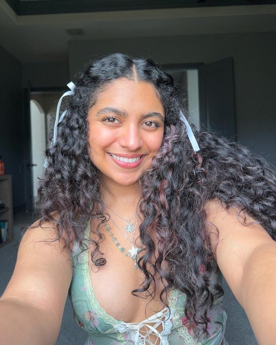 ヽ(^。^)ノ&hellip;💕🧃🌺🐳 https://t.co/oW4ZdXDEmu