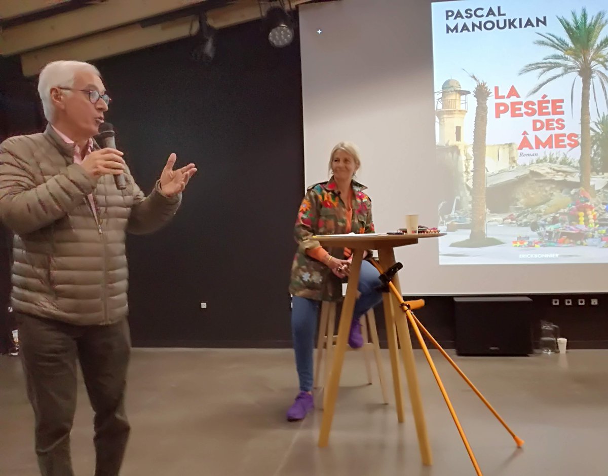 Jeudi 2 mai, au MAAT d’Arcachon, j’ai eu le plaisir d’interviewer l’écrivain Pascal Manoukian pour son nouveau roman « La Pesée des âmes », dans le cadre de la plage aux écrivains 2024.

Livre passionnant à lire absolument !

📸 Gérard Lorioux