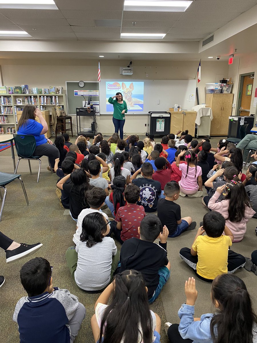 So fun to have Ms. Shannon from <a href="/ArlingtonTXLib/">Arlington Public Library</a> telling us all about summer reading <a href="/southdaviselem1/">southdaviselementary</a> @aisdlibsrv #summer #read