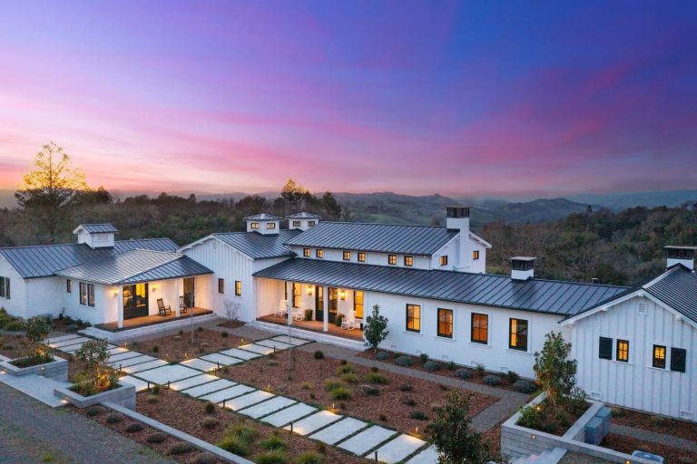Uniting thoughtful sustainability with stylish modern design, these homes prove that actually, it is easy being green. Discover these beautiful, eco-friendly homes from Santa Fe to the Hollywood Hills to Sonoma County.

ow.ly/9fS950Rwi0v

#EcoFriendlyHomes #RuleProperties