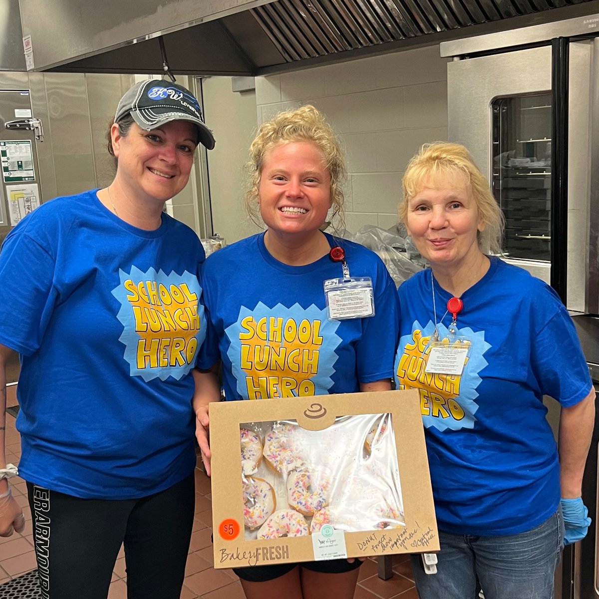 Milford_Schools's tweet image. Friday was School Lunch Hero Day and we said thanks to all of our amazing staff who make sure Milford students have delicious and healthy food each day of the school year! We appreciate you! 
#WeAreMILFORD
@Milford_Super 
@jennieberkley