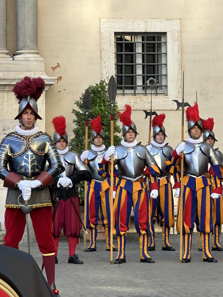 Swearing in of the #SwissGuards, in the presence of Swiss President @Violapamherd, at a ceremony held every year on 6 May to remember those killed during the sack of Rome in 1527.