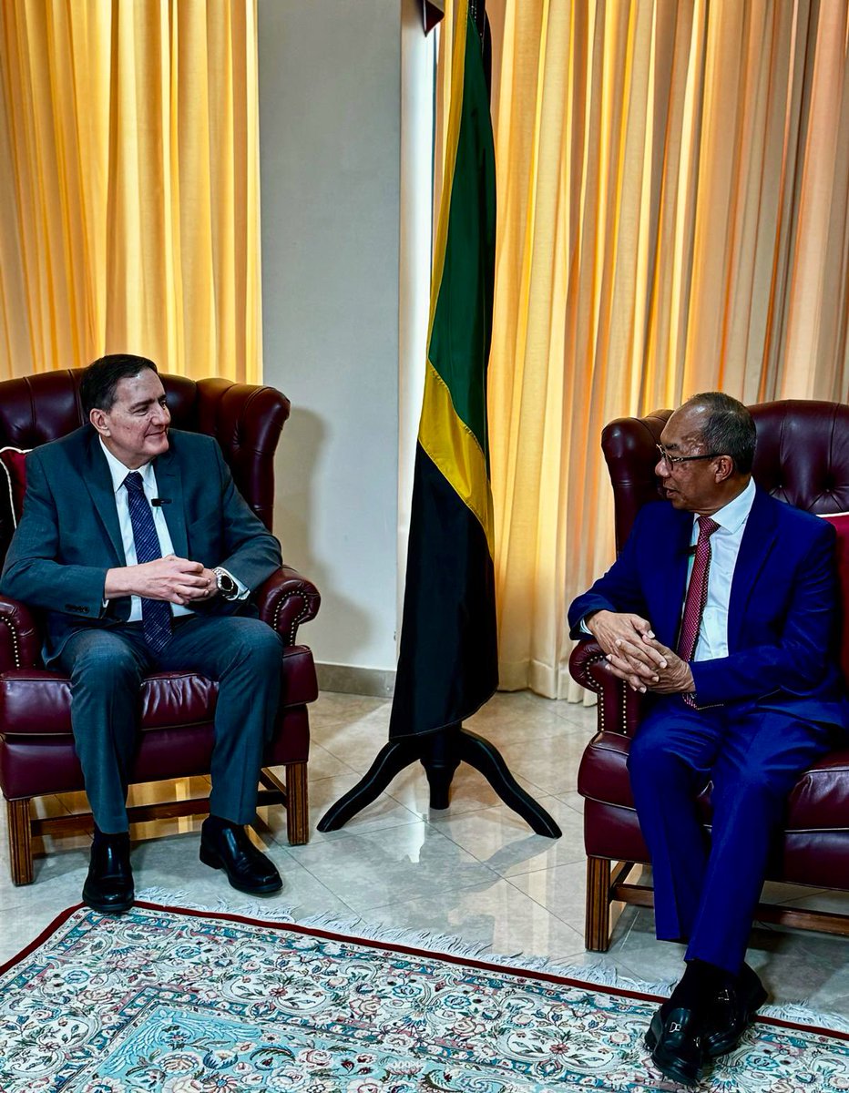 Pleasure to meet Dr. Horace Chang, Deputy Prime Minister of Jamaica 🇯🇲 today, where we discussed the importance of cross-ministry collaboration for effective initiatives to advance priority health areas in the country.