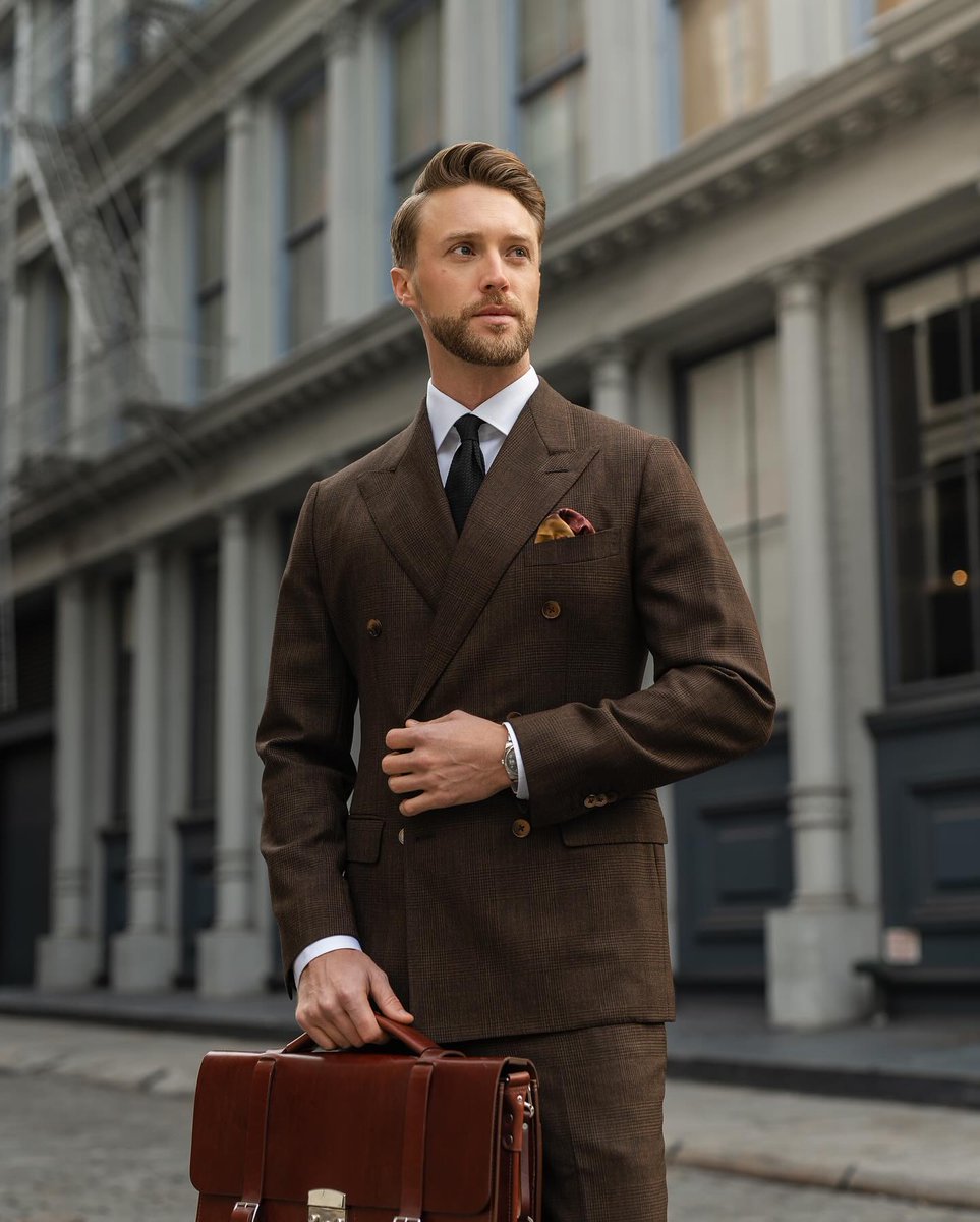 Pairing a tonal pocket square can elevate the classic double-breasted suit, adding depth and sophistication to the overall look. @benbrewster showcases style with substance.

#ClassicStyle #MenswearMastery #ElevateYourLook #PocketSquares #RampleyandCo