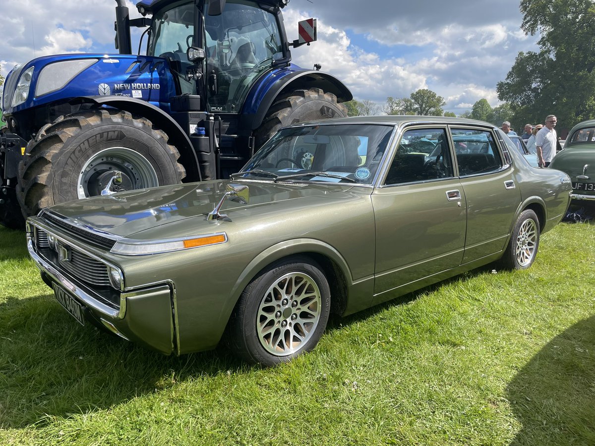 72Chip's tweet image. Lovely 1973 Toyota Crown out at #Stradsett. Love the wrap around front sidelight and indicator units on these. #classicjapanese