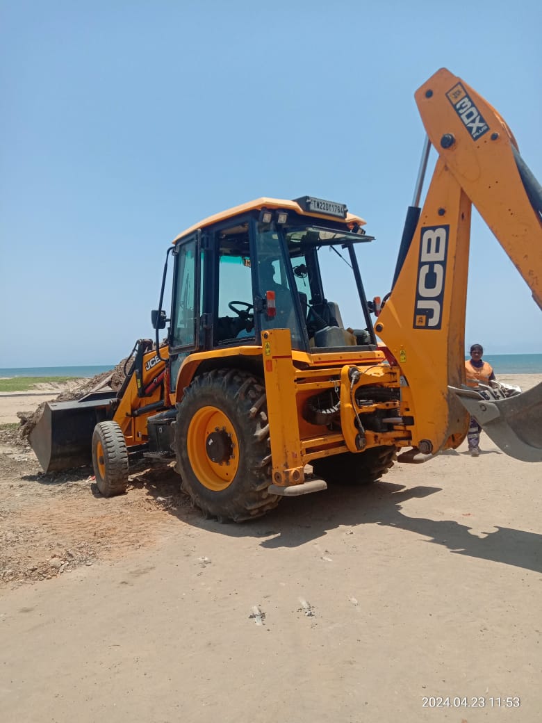 @Chief_Secy_TN @RAKRI1
@moefcc @rashtrapatibhvn 
Sandy beeches are buffer zone. Sandunes - ecologically sensitive area flattening is prohibited, but @  chennai beaches sandunes r flattened. This might result in inundation of coast. Plz stop it.
 #SaveOurBeach #SaveChennaiCoast