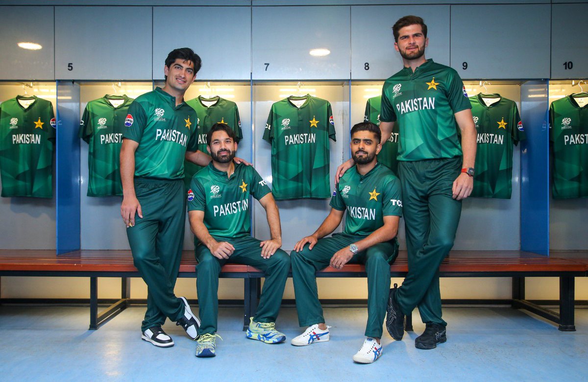 Shaheen Afridi with his hand on Babar Azam's shoulder. Ma Shaa Allah 🇵🇰♥️♥️♥️

India's nightmare 🇮🇳🔥🔥 #T20WorldCup