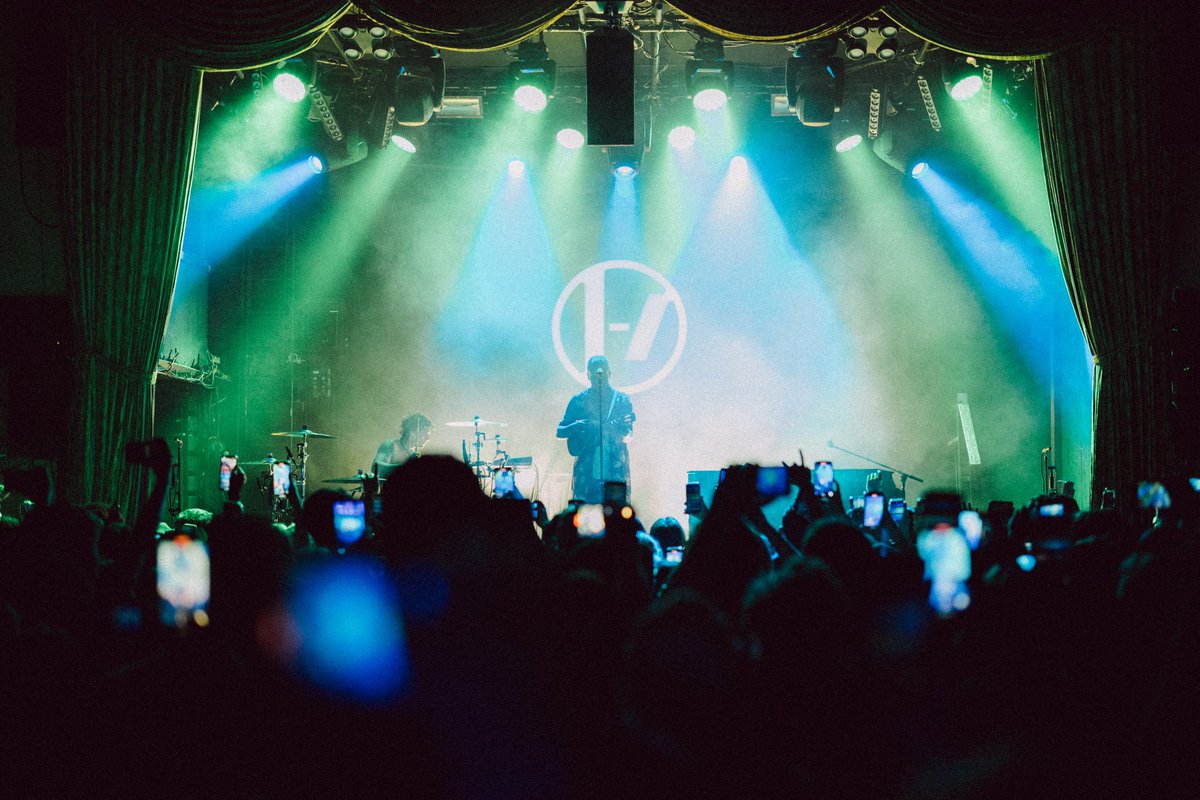 twentyonepilots tweet picture