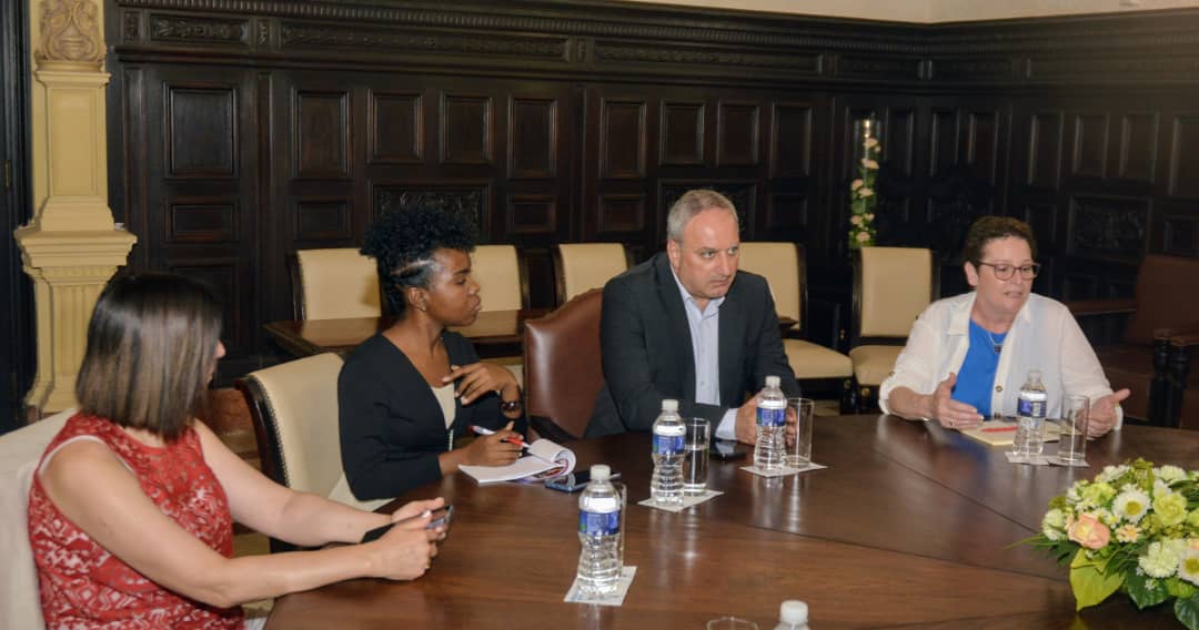 AsambleaCuba's tweet image. Recibió Ana María Mari Machado @anamarianpp, vicepresidenta de la @AsambleaCuba🇨🇺, en el Capitolio Nacional, al Secretario General del Comité Central de AKEL @AKEL1926 de #Chipre🇨🇾, Stefanos Stefanou @ststefanou 

✅Coinciden en fortalecer relaciones bilaterales