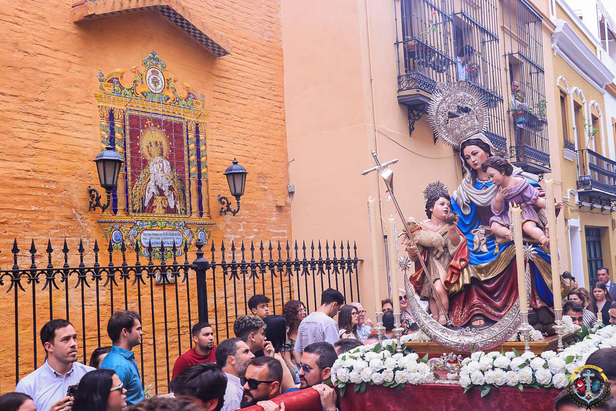 Recuerdos de #ElCarmenTraslado a la Iglesia de los Terceros. #marrónyblanco